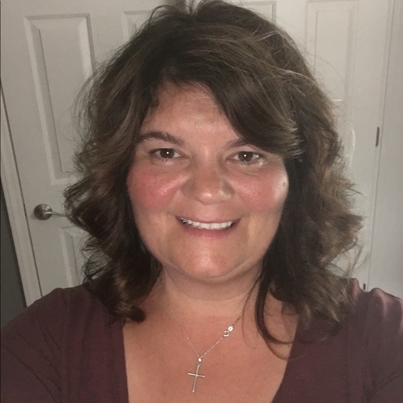 Meet your Posher, Lynn - Picture 2 of 3